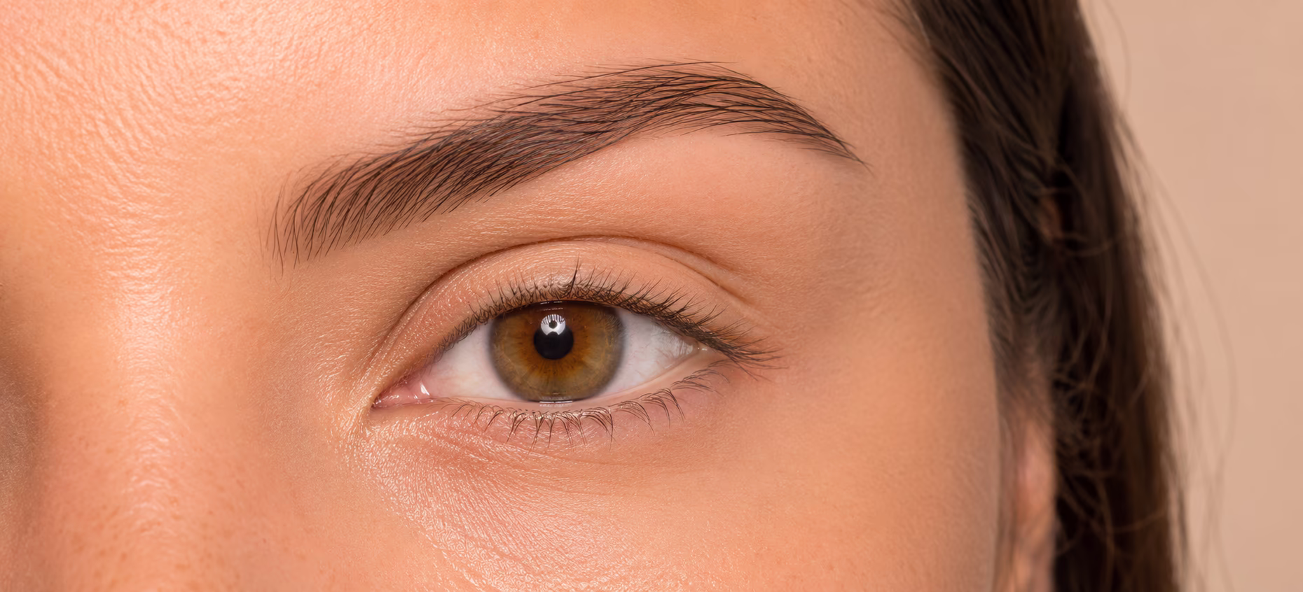 Før Lash Lift med naturligt lige, uløftede vipper.